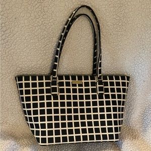 Kate Spade large tote purse. Cute squared pattern can fit a 11” notebook
